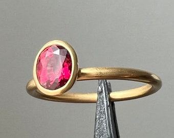 Red Spinel 18k Gold Ring