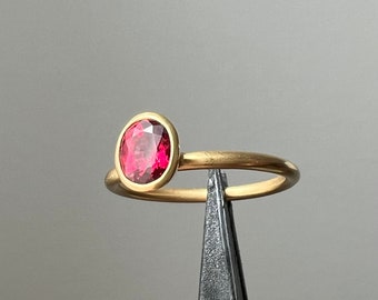 Red Spinel 18k Gold Ring