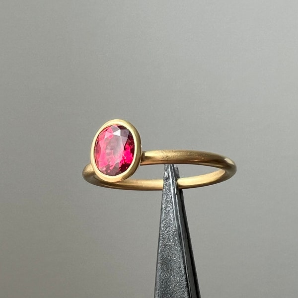 Red Spinel 18k Gold Ring