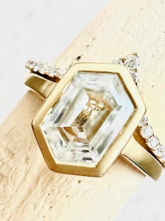 Hexagon Shape Zircon Natural Gemstone Engagement Ring Bezel set 18k
