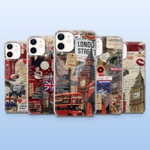 Può includere: Una collezione di custodie per telefoni con design a tema Londra. Ogni custodia presenta immagini iconiche di Londra, tra cui autobus rossi a due piani, il Big Ben, bandiere Union Jack ed etichette di viaggio vintage. Le custodie hanno un'estetica a collage.