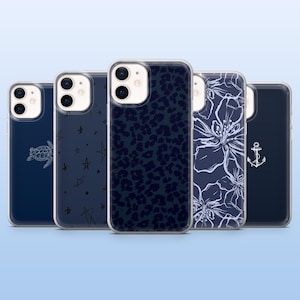 Peut inclure: Plusieurs coques de téléphone bleu marine avec divers motifs. Les coques présentent des motifs tels qu'une tortue, des étoiles, un imprimé léopard, floral et une ancre. Les coques sont en matériau transparent et protecteur.