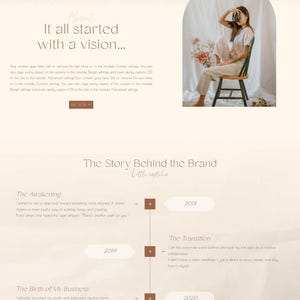Peut inclure: Conception de site web aux tons neutres. La page pr&eacute;sente le texte &laquo;&nbsp;About Me&nbsp;&raquo; et &laquo;&nbsp;It all started with a vision...&nbsp;&raquo; ainsi qu'une chronologie de l'histoire de la marque. Une personne tient un appareil photo.