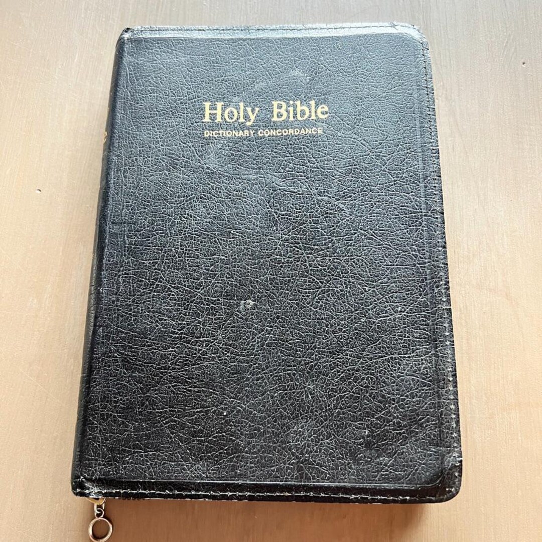 Vintage Zippered Holy Bible – King James Version Red Letter Edition by ...