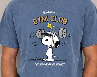 Comfort kleuren gym club snoopy shirt, grappig fitness honden-shirt, gym minnaar tee, schattig training-shirt, snoopy fitness-shirt, Snoopy vs dumbbells-T-shirt