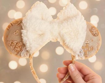 Gingerbread Mouse Ears, Holiday Theme For Your Next Trip