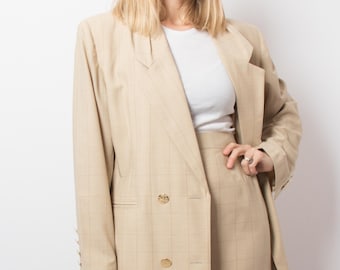 Traje de falda beige de lana de los años 80 de Fontana Milano. Blazer cruzado con falda tubo. Vestimenta elegante y minimalista. Talla L.