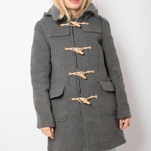 Vintage grijze wollen duffelcoat met geruite voering en kapittelsluitingen maat M Made in England