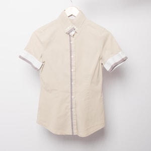 Vintage Nara Camicie Button Up Blouse Beige Shirt Petite Italian Cotton Fitted Contrast Cuffs Size XS