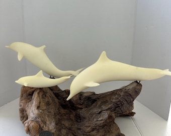 Escultura de delfín de John Perry, decoración costera, base de madera flotante.