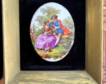 Placas Fragonard de porcelana de Limoges antiguas: Par de obras de arte francesas enmarcadas