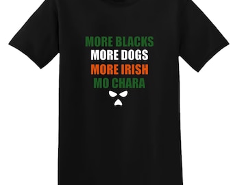 T-shirt knieschijf. Meer zwarten, meer honden, meer Ieren, mo chara.