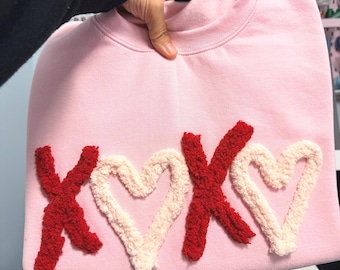 Custom Chunky Yarn Embroidered XOXO Sweatshirt, XOXO sweatshirt, Valentine's day shirt, Custom Chenille Yarn Embroidery, Valentine's gift