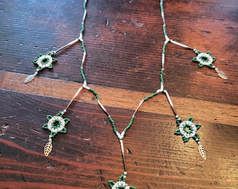 Collar de flor de estrella con púas de puercoespín, hecho a mano con cuentas nativas