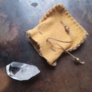 Piccola custodia in pelle con cristallo di quarzo (custodia da viaggio in pelle per pietre preziose)