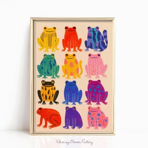 Peut inclure: Une affiche encadr&eacute;e avec douze illustrations de grenouilles color&eacute;es. Chaque grenouille est d'une couleur diff&eacute;rente, notamment jaune, rouge, bleu, vert et rose. Les grenouilles ont un design fantaisiste et de style dessin anim&eacute;, sur fond beige avec un cadre dor&eacute;.