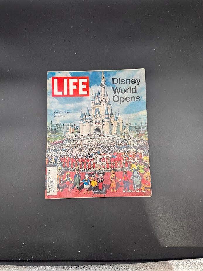 Disney World Opens – LIFE Magazine, October 15, 1971 | Historic