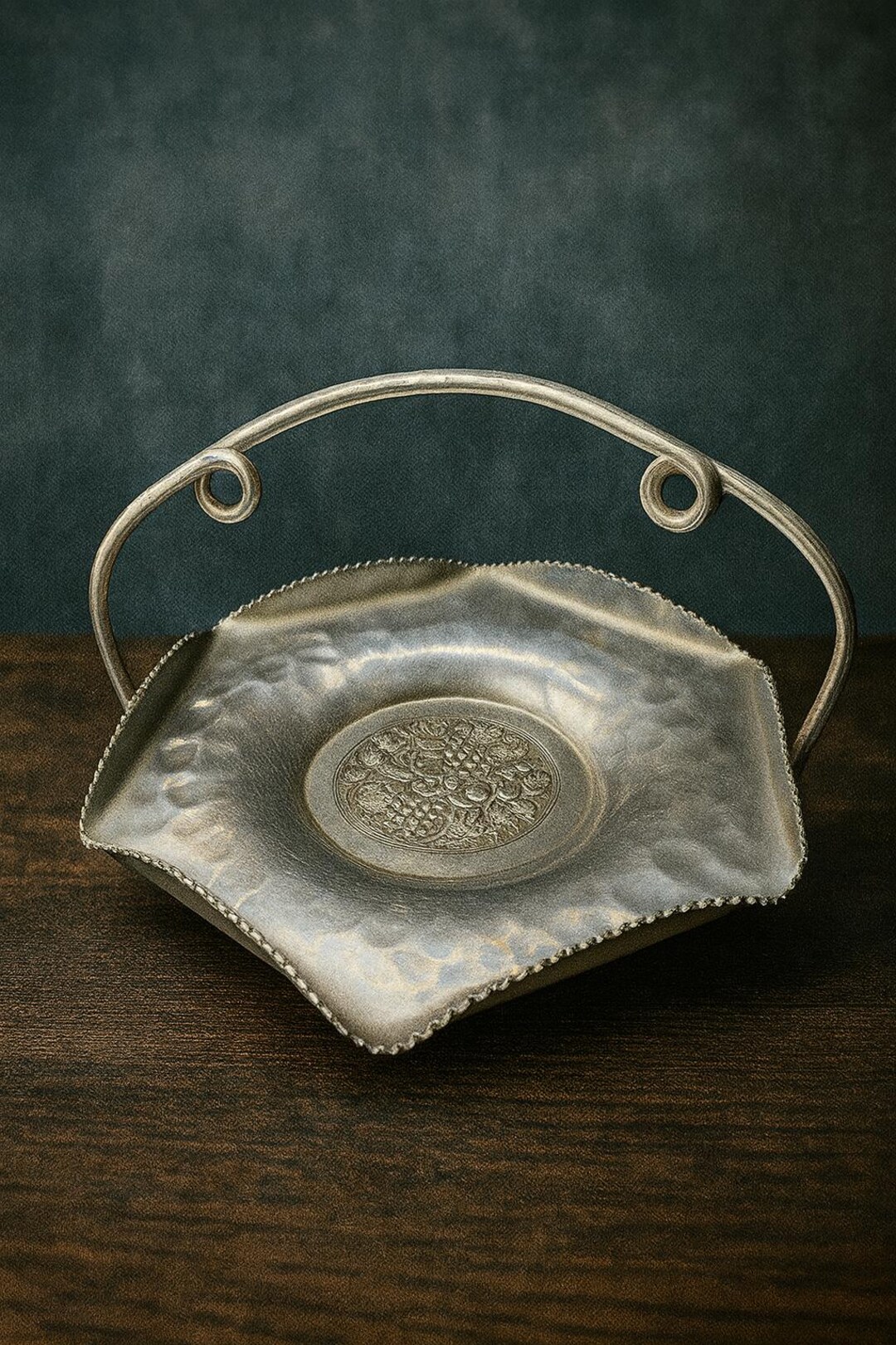 Hand Wrought Aluminum Traynull