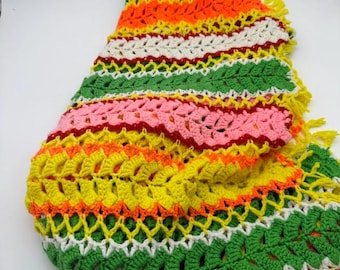 Manta afgana vintage hecha a mano de ganchillo, 60x37 cm, multicolor, a rayas y con flecos, años 70.