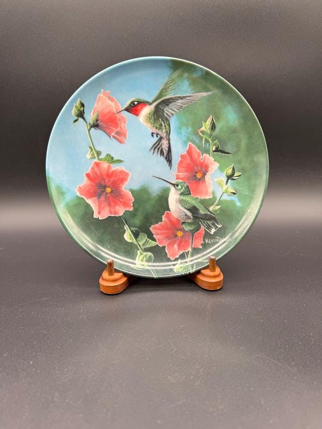 1986 “the Hummingbird” Collector Plate by Kevin Daniel – Knowles