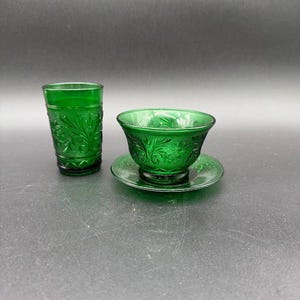 Vintage Green Pressed Glass Set – Depression-Style Floral Scroll Cup, Saucer & Tumbler Trio