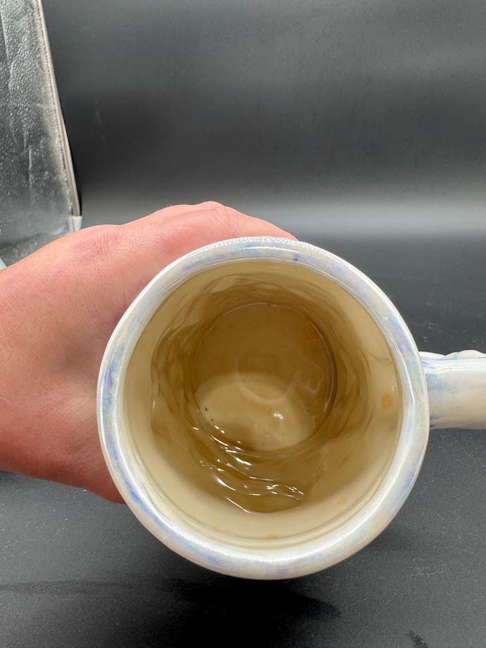 ヴィンテージの青と白の陶器製ビールジョッキ - 置物蓋、ドイツの酒場
