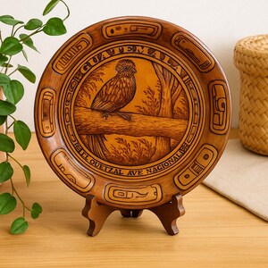 Vintage Hand-Carved Guatemala Wall Plate – El Quetzal Ave Nacional – Mayan Motif Souvenir Art