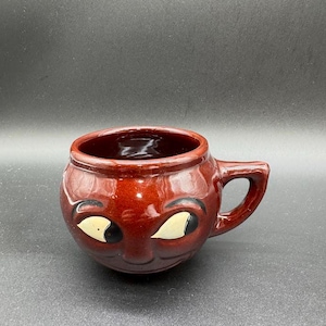 Vintage Winking Face Mug – Brown Glazed USA Pottery – Quirky Retro Coffee Cup – 1950s Novelty Smile Mug – Made in USA
