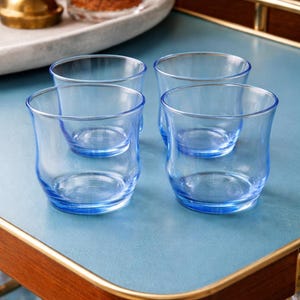 Vasos vintage de vidrio azulado – Juego de 4 – Vasos de mediados de siglo – Artículos de bar retro