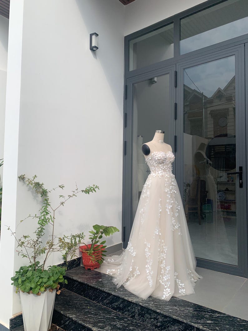 Embrace ethereal elegance with ourflower gown, a masterpiece for the free-spirited lace bridal dress 

Intricately designed to blend bohemian charm with timeless romance, boho lace wedding dress promises to make your special day unforgettable.