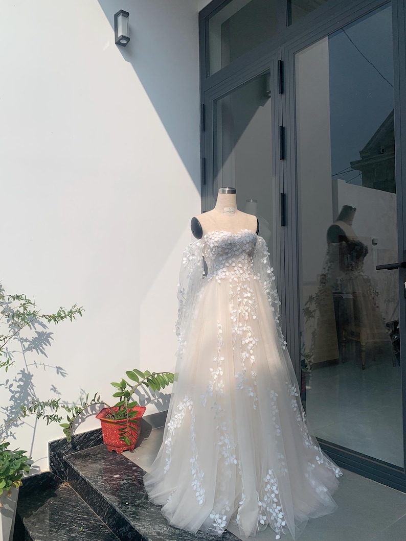 flower gown lace bridal dress boho lace wedding dress Embrace ethereal elegance with ourflower gown, a masterpiece for the free-spirited lace bridal dress 

Intricately designed to blend bohemian charm with timeless romance, boho lace wedding dress promises to make your special day unforgettable.