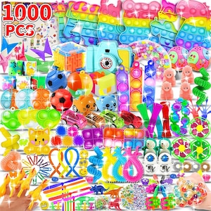 Puede incluir: Una colección de juguetes coloridos, que incluyen pop-its, coches de juguete y figuras con forma de animales. La imagen presenta una variedad de formas y tamaños, con el texto "1000 PCS" en la esquina superior izquierda. Los juguetes son de colores brillantes.