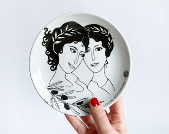 Plate with 2 women - Ancient Rome, illustrated by Celinda.