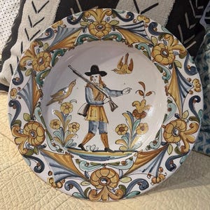 XL 17"Spanish Majolica Monteria Hunter Charger Puente del Arzobispo Folk Art EUC