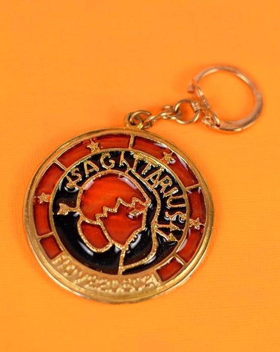 Vintage 1970s Sagittarius Zodiac Keychain | Retro Astrological Accessory (≈4″ Round)