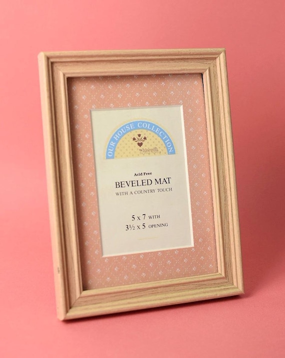 Vintage Pink Wooden Photo Frame: Cottagecore Floral Decor, 5x7 & 3.5x5 Display