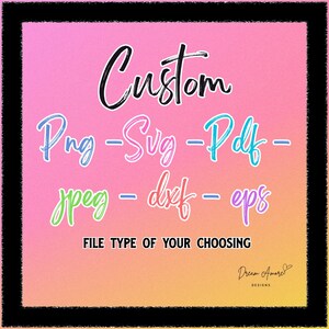 Puede incluir: Un dise&ntilde;o gr&aacute;fico digital con un fondo degradado rosa y amarillo. La palabra "Custom" est&aacute; escrita en escritura negra. Debajo est&aacute;n las opciones de tipo de archivo: Png, Svg, Pdf, Jpeg, Dxf y Eps. El texto "FILE TYPE OF YOUR CHOOSING" est&aacute; en la parte inferior.