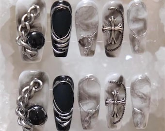 Uñas postizas góticas de mármol negro ahumado / Diseño de cadena cruzada punk rock / Uñas postizas plateadas 3D oscuras / Arte de uñas alternativo Y2K