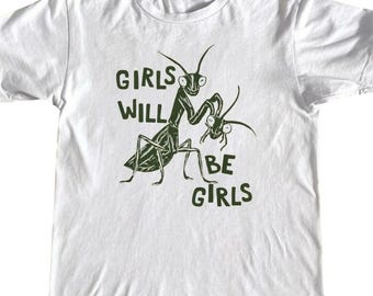 Gildan Girls Will Be Girls Praying Mantis Graphic T-Shirt White Unisex Small