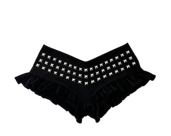 Pantalones cortos estilo años 20 con volantes y tachuelas, estilo punk, con forma de pirámide plateada, ideales para festivales.