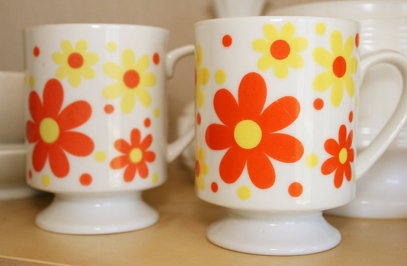 Set of Two Orange and Yellow Daisy Mugs image 5