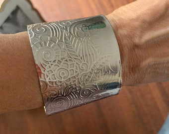 Sterling silver 925 One of a kind , Handcrafted, WOW - TWO inch wide .925 Silver 20g Cuff Bracelet