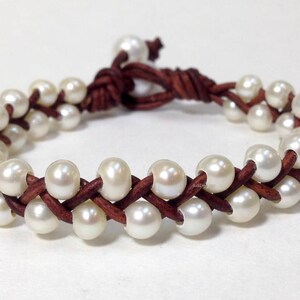 Freshwater Pearl & Knotted Leather Bracelet Kit (Cream pearls) –