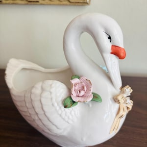 Vintage 60s quality ceramic white swan planter/vintage swan planter pot/white swan with flowers indoor planter/cottage core decor/