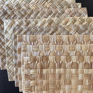Set van negen vintage geweven Supper Club-placemats van rotan