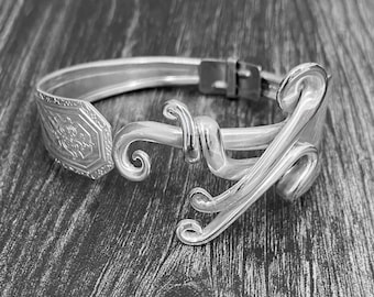 Elegantes recyceltes Silber-Gabel-Armband, Lyric # 2 Design, eingewickelter Schmuck, umweltfreundliches Manschettenarmband