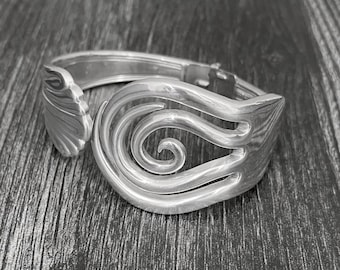 Spiral #2 Gabel Armband, versilbert Recycled Besteck Schmuck, ein einzigartiges Geschenk