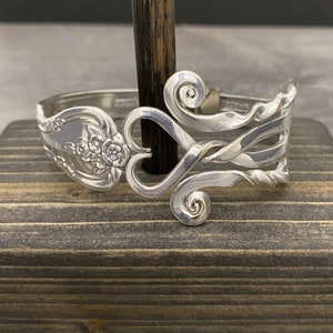 Pulseira Premium Garfo &#39;Romance&#39;, Joia Elegante de Prata com Coração