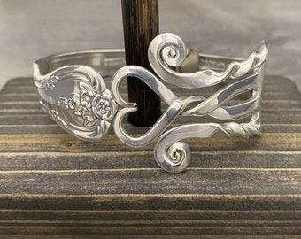 Premium-Gabelarmband „Romance“, eleganter Herzschmuck aus Silber