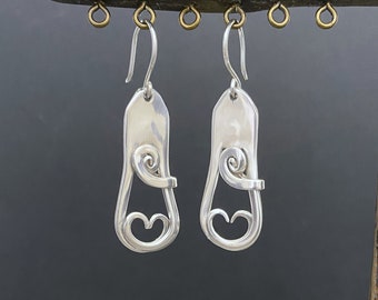 Orecchini pendenti a cuore in argento sterling 'Amour'